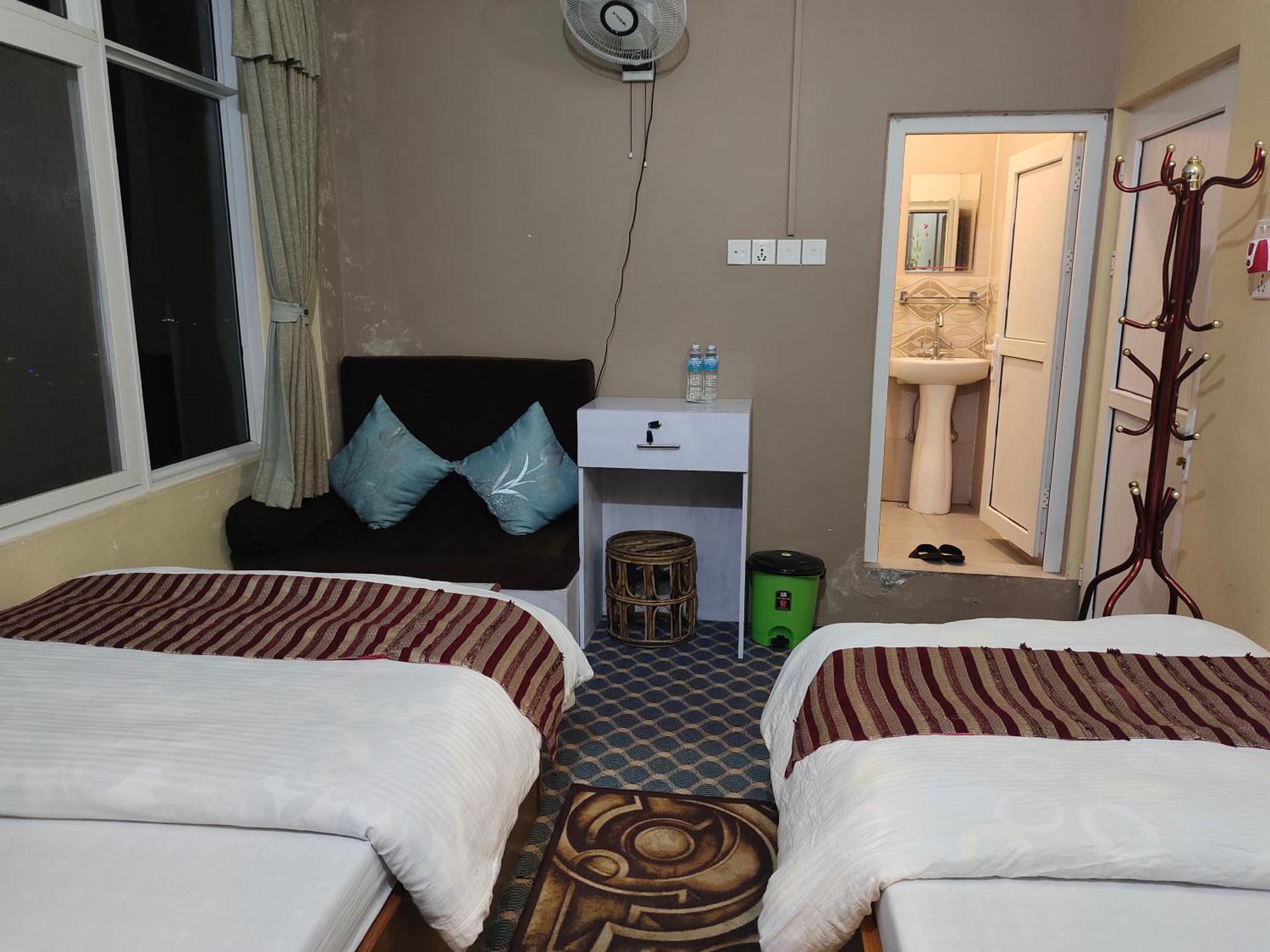 Hotel High Ground Inn Sarangkot Pokhara Room photo