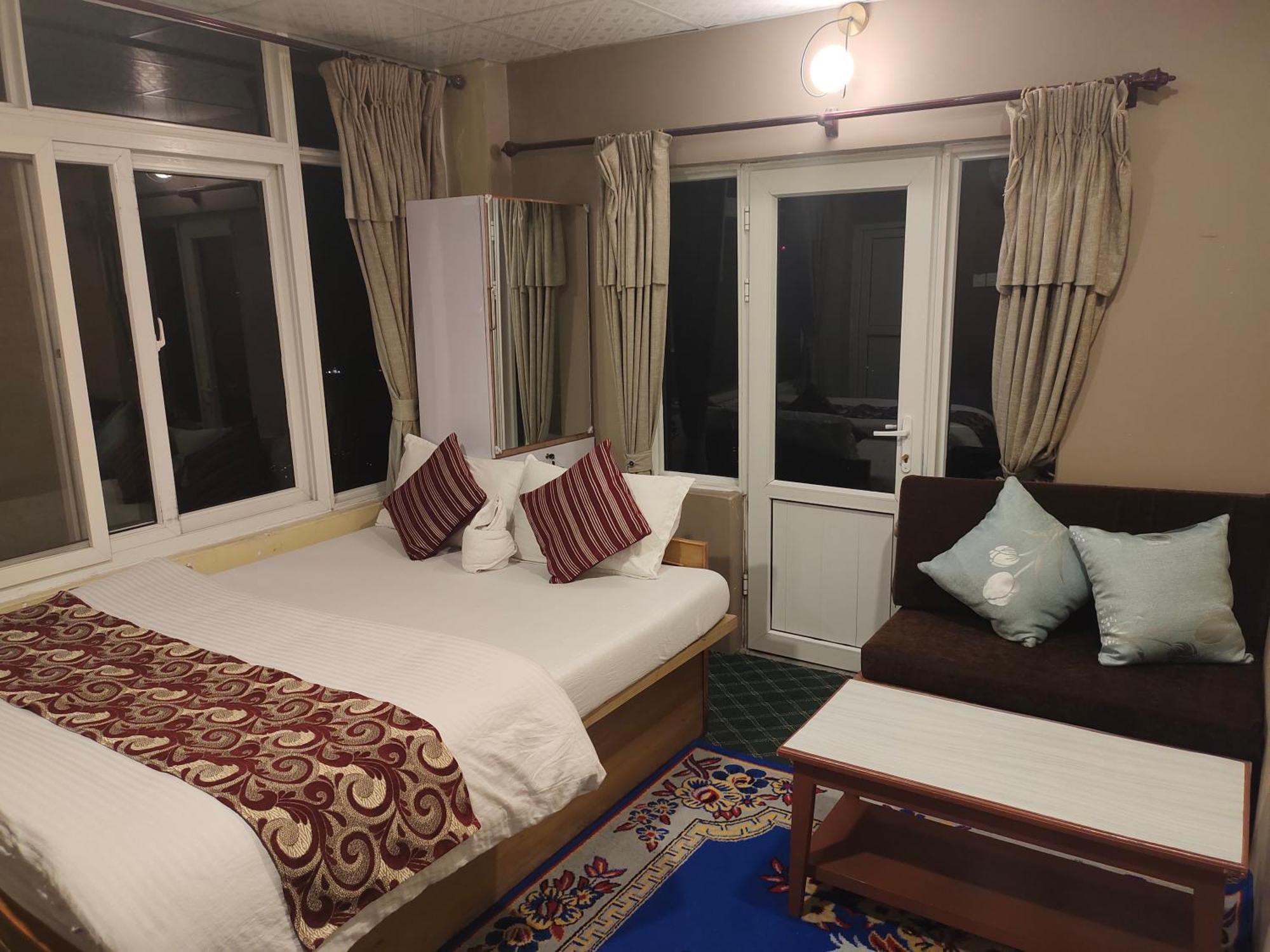 Hotel High Ground Inn Sarangkot Pokhara Exterior photo